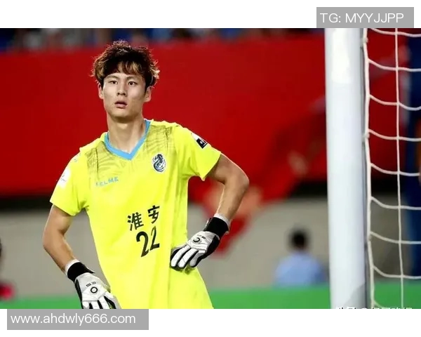 长相凶悍的足球明星们如何在绿茵场上展现魅力与实力的双重风采